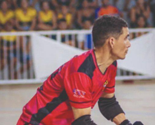 开云App-悲剧!31岁巴西门将用胸口扑出点球,庆祝8秒突然倒下,不幸去世