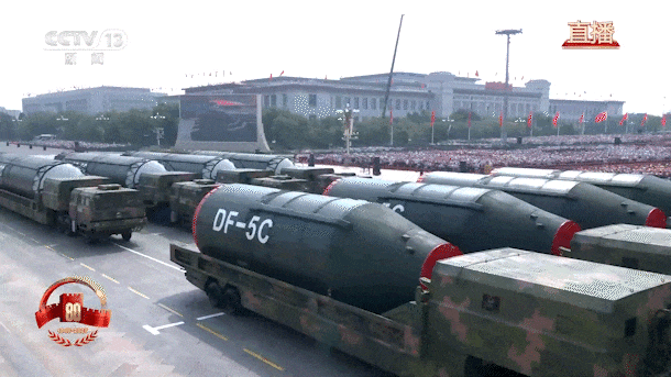 开云官方-装备太强大!在国外大杀四方的歼10,回国阅兵只配拉彩烟!